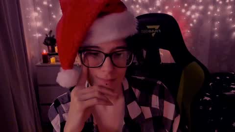 Snapshot of yourscosmic chatting on December 24, 2024, 11:44 pm Yours Cosmic online show from December 24, 2024, 11:44 pm