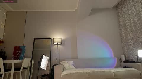 Luminous Luna online show from February 3, 2026, 2:11 pm