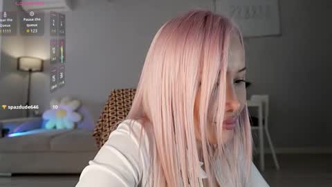 Luminous Luna online show from March 18, 2026, 3:20 am