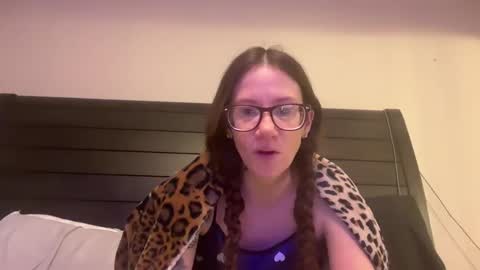 yourstrulylivy online show from December 31, 2024, 12:46 pm