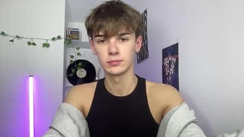 yoursweetyguy online show from April 28, 2026, 6:02 pm