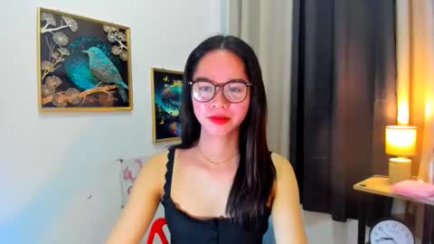 yourtinybunny online show from June 3, 2026, 2:33 pm