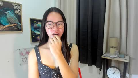 Snapshot of yourtinybunny chatting on July 9, 2026, 10:41 am yourtinybunny online show from July 9, 2026, 10:41 am
