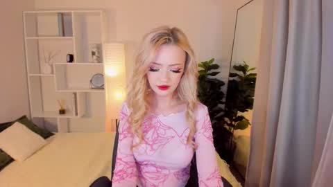 Snapshot of yourwhitefairy chatting on October 17, 2025, 4:20 pm Emily online show from October 17, 2025, 4:20 pm