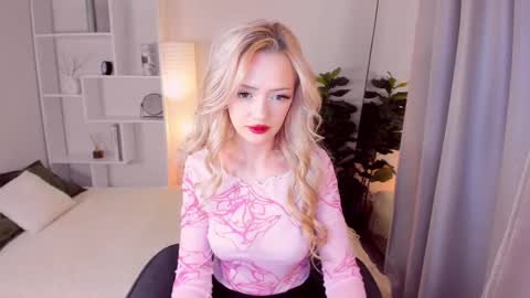 Snapshot of yourwhitefairy chatting on October 18, 2025, 4:26 am Emily online show from October 18, 2025, 4:26 am