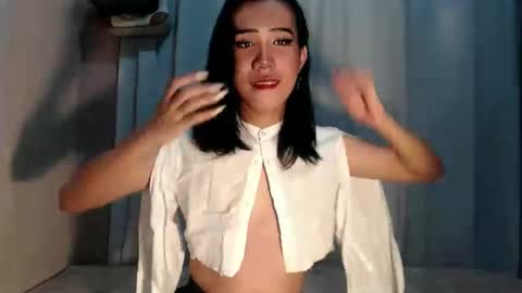 yourwife_material99 online show from April 5, 2026, 6:43 am