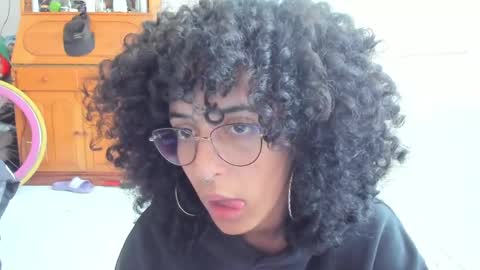 elizabeth  ju   online show from February 21, 2025, 10:04 pm