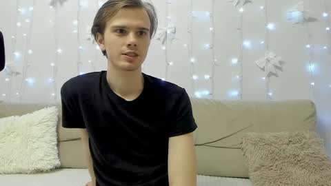 Snapshot of yueslang chatting on May 14, 2026, 9:32 pm Yue Lang and Samm online show from May 14, 2026, 9:32 pm