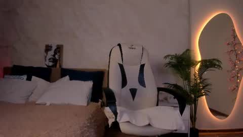 Snapshot of yukiluna1 chatting on June 17, 2026, 1:45 pm Yuki online show from June 17, 2026, 1:45 pm