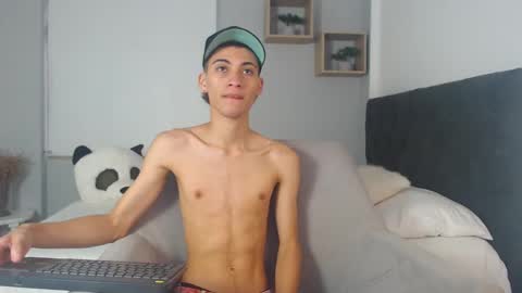 Snapshot of yulian_vasquez chatting on March 5, 2025, 12:22 pm yulian_vasquez online show from March 5, 2025, 12:22 pm