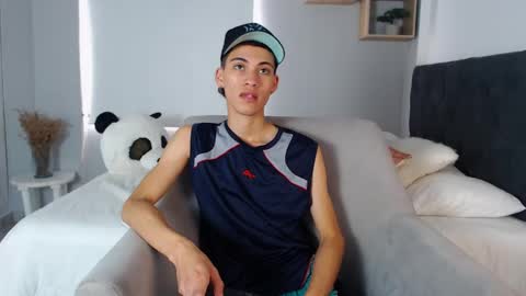 Snapshot of yulian_vasquez chatting on March 11, 2025, 6:30 pm yulian_vasquez online show from March 11, 2025, 6:30 pm