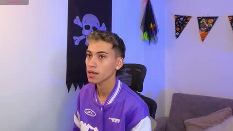 yulian_vasquez online show from October 21, 2025, 12:17 pm