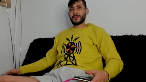 Snapshot of yulianpereira25 chatting on December 22, 2024, 11:00 am yulian 2811 online show from December 22, 2024, 11:00 am