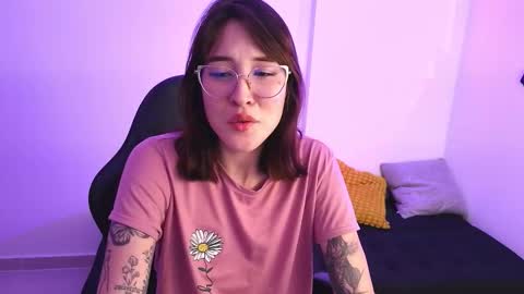 Yulienne online show from November 20, 2025, 3:39 am