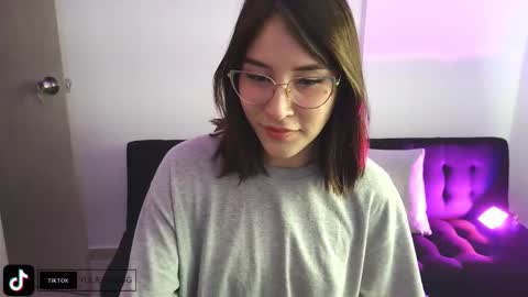 Yulienne online show from November 23, 2025, 12:43 am