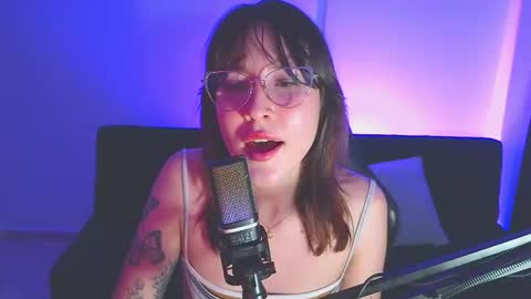 Yulienne online show from May 16, 2026, 4:53 am