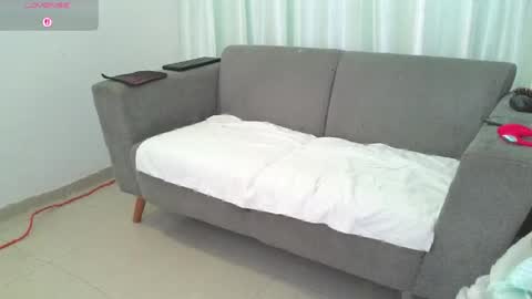 yuliethpetite online show from April 20, 2026, 1:03 pm