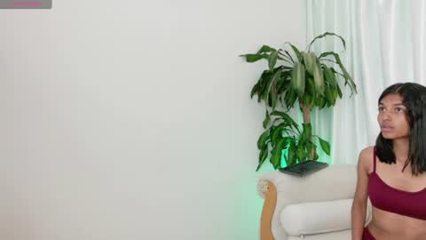 yuliethpetite online show from July 6, 2026, 1:52 pm
