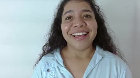 Yuli and SaraIndependent model online show from January 22, 2025, 4:44 pm