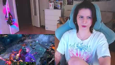 Snapshot of yum_neko_chan chatting on January 21, 2025, 8:11 pm Kris online show from January 21, 2025, 8:11 pm