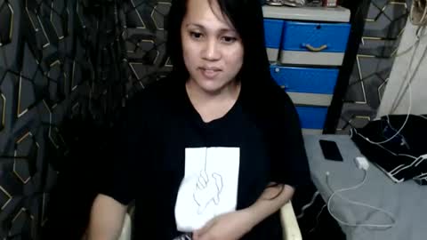 yumi online show from November 4, 2025, 5:23 pm