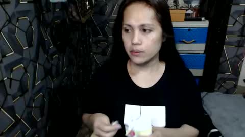 yumi online show from January 11, 2026, 12:43 pm