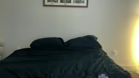 yumiandwolf online show from February 7, 2025, 2:29 am