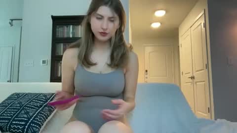 yumiandwolf online show from March 6, 2025, 4:17 pm