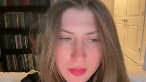 yumiandwolf online show from March 8, 2025, 7:38 am