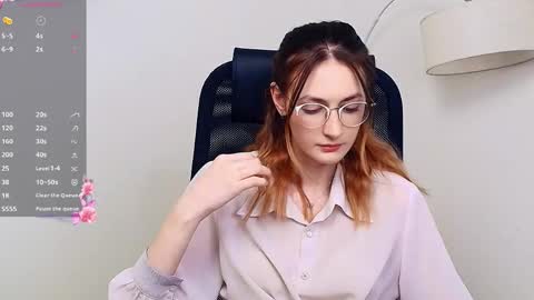 yumiko_yumi online show from May 7, 2026, 2:11 pm