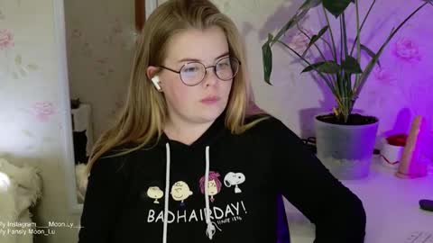 Polly online show from September 28, 2025, 5:18 pm