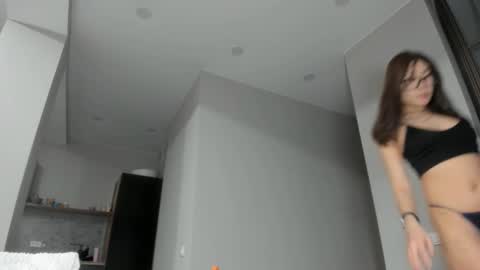 Yumi online show from February 16, 2025, 5:04 pm