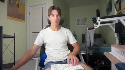 Snapshot of yummyalexxx chatting on July 11, 2026, 6:43 pm Alex online show from July 11, 2026, 6:43 pm