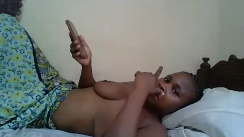 Snapshot of yummychocolate_ chatting on December 17, 2024, 6:13 am YUMMY online show from December 17, 2024, 6:13 am