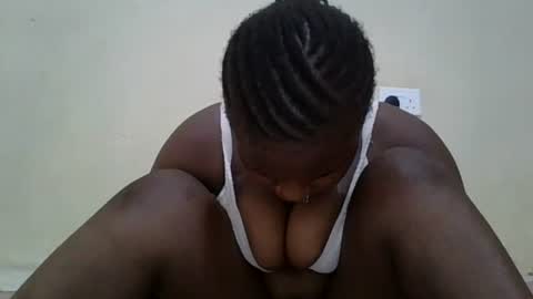 Snapshot of yummychocolate_ chatting on December 17, 2024, 2:55 pm YUMMY online show from December 17, 2024, 2:55 pm