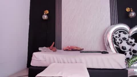 Snapshot of yummyduo chatting on July 3, 2026, 12:00 pm Yummyduo online show from July 3, 2026, 12:00 pm