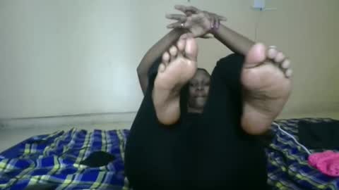 yummytitiess online show from December 2, 2025, 6:47 pm