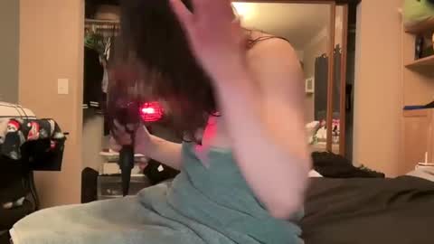 yummyybby online show from January 1, 2025, 4:50 am