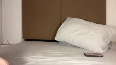 Luna online show from October 22, 2025, 11:43 am