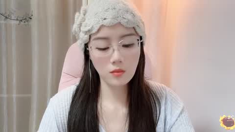 YunEr online show from December 23, 2024, 2:17 pm