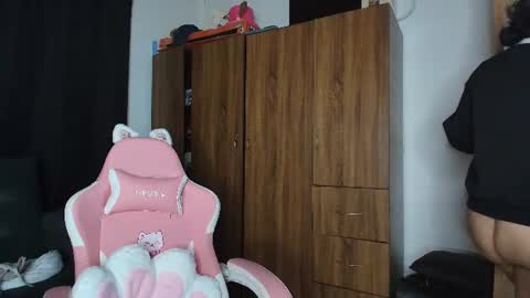 Snapshot of yungelitamor_ chatting on July 7, 2026, 4:59 am ELITA online show from July 7, 2026, 4:59 am