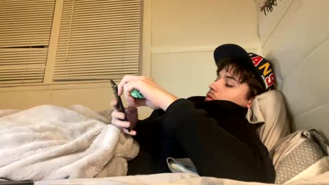 yungstudbev online show from February 2, 2025, 10:39 pm