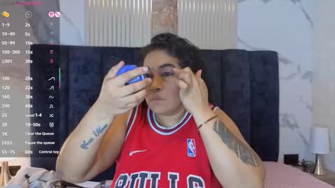 yunkeyc online show from November 3, 2025, 2:24 am