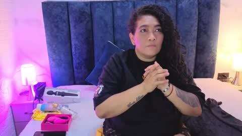 yunkeyc online show from November 16, 2025, 8:25 pm