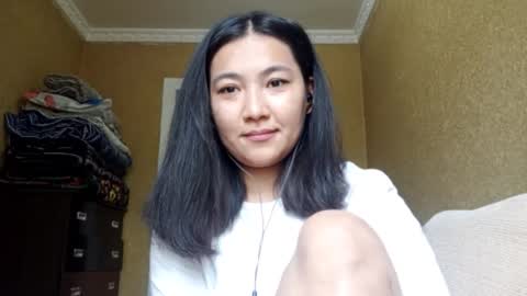 Snapshot of yuonneaquilar chatting on October 28, 2025, 5:11 am Yuna online show from October 28, 2025, 5:11 am