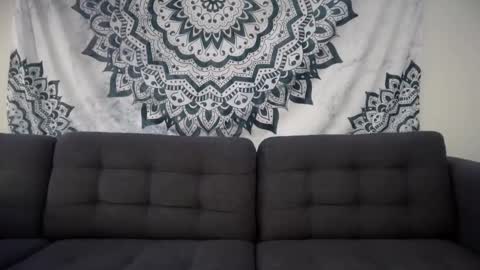 yurdreams_22 online show from October 28, 2025, 1:58 pm