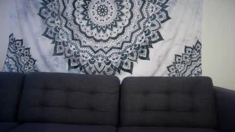 yurdreams_22 online show from November 8, 2025, 4:01 am