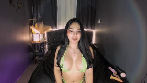 Snapshot of yuriefoster chatting on January 7, 2025, 12:45 am Yurie online show from January 7, 2025, 12:45 am