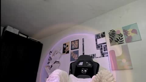 paola online show from April 16, 2026, 7:58 pm