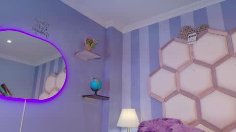 yvi online show from April 7, 2026, 12:05 pm